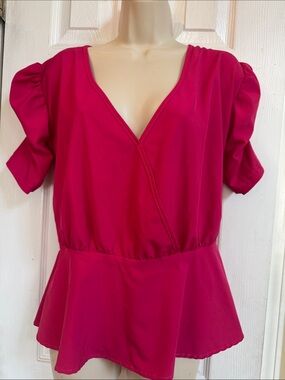 B.E Women's Fuchsia Peplum V-Neck Top L